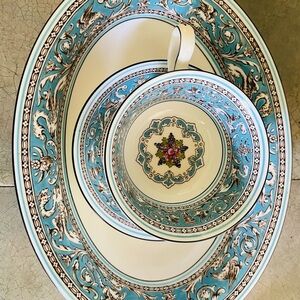 Gorgeous Wedgwood Florentine Blue and White Dinnerware -100 piece, complete set!